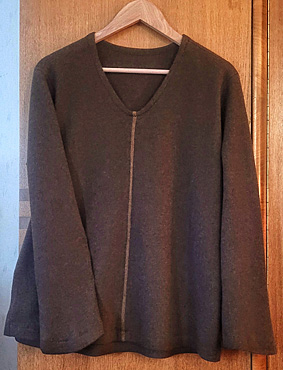  Damenpulli  aus Wolljersey mit Paspel 